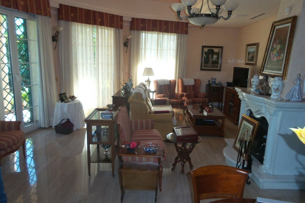 Detached Villa Alhaurín de la Torre Málaga - image 4