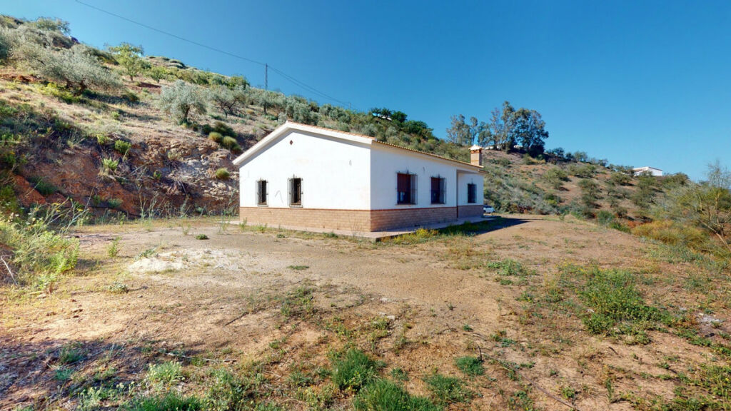Detached Villa Colmenar Málaga - image 5