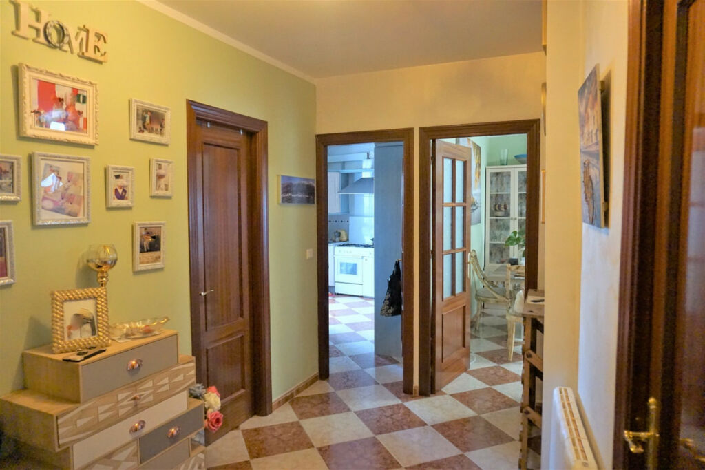 Middle Floor Apartment Canillas de Aceituno Málaga - image 4