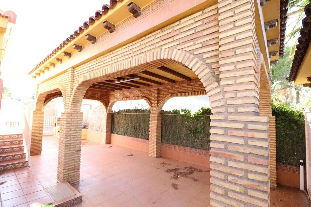 Detached Villa Cabo Roig Alicante - image 4