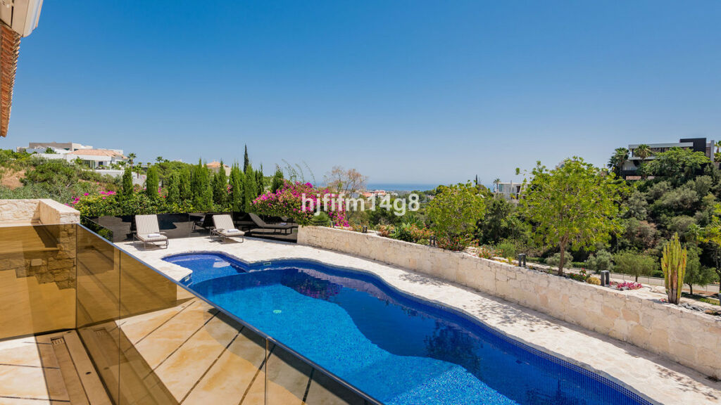 Detached Villa La Quinta Málaga - image 4
