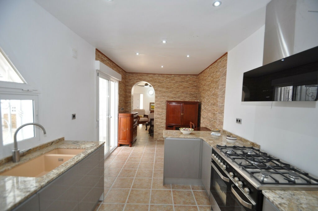 Townhouse Fortuna Murcia - image 4