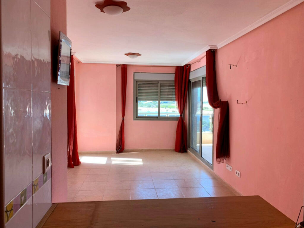 Middle Floor Apartment Guardamar del Segura Alicante - image 4
