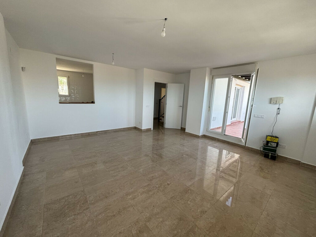 Penthouse Duplex La Duquesa Málaga - image 4
