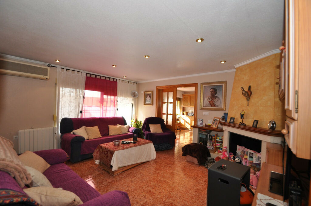 Townhouse Pinoso Alicante - image 4