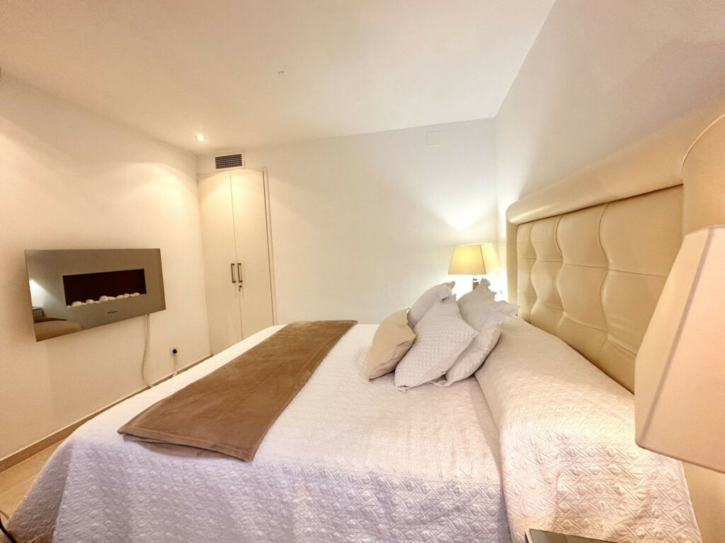 Middle Floor Apartment Marbella Málaga - image 4