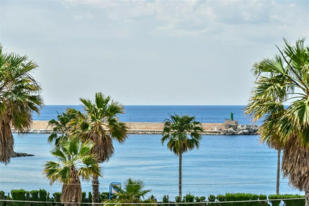 Middle Floor Apartment Calpe Alicante - image 4