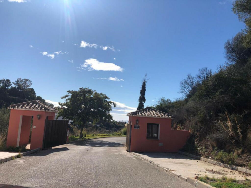 Residential Plot El Rosario Málaga - image 4