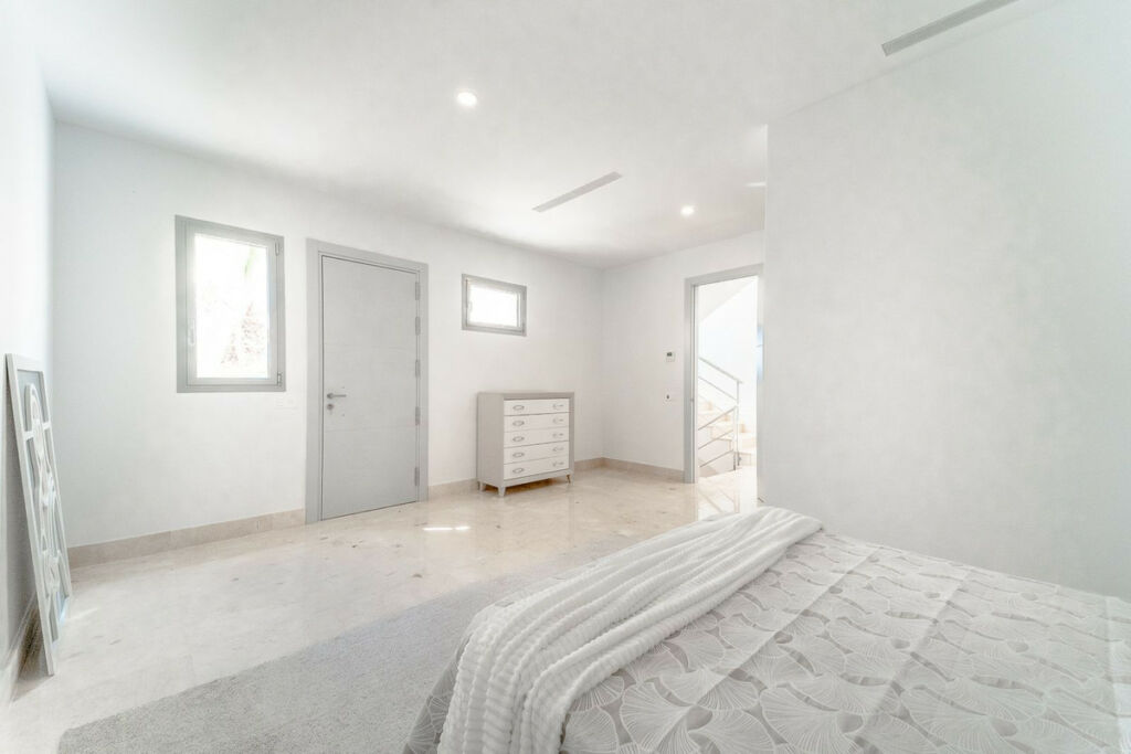 Detached Villa Los Arqueros Málaga - image 40