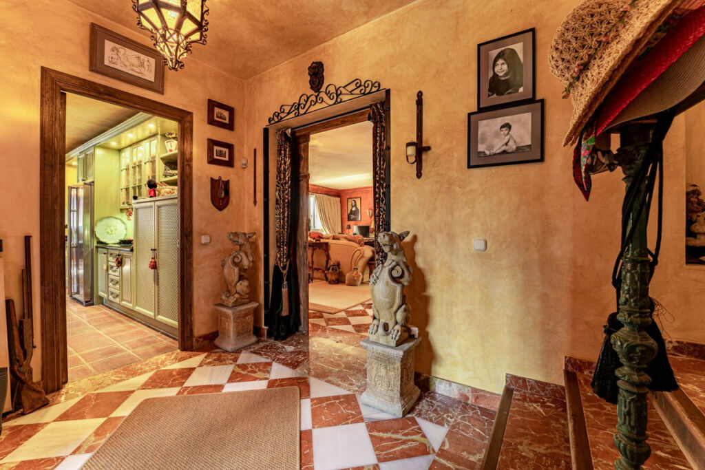 Detached Villa Benahavís Málaga - image 40