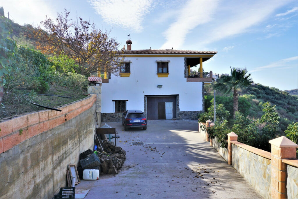 Detached Villa Sayalonga Málaga - image 41