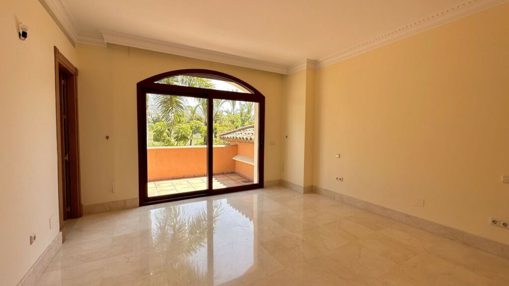 Detached Villa The Golden Mile Málaga - image 41