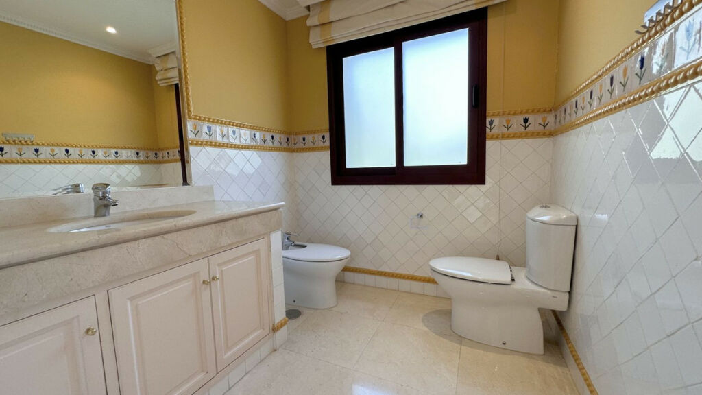 Detached Villa The Golden Mile Málaga - image 42
