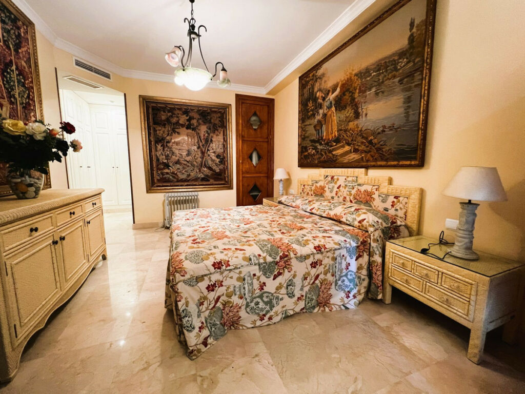 Middle Floor Apartment Puerto Banús Málaga - image 43