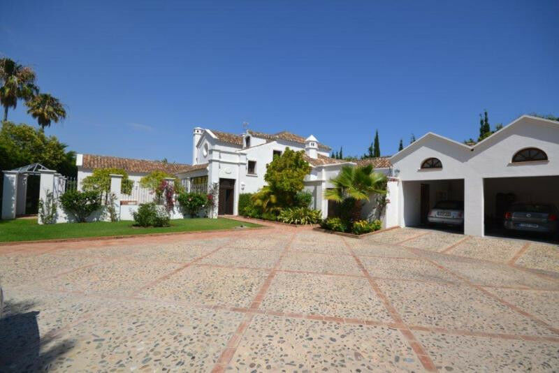 Detached Villa Guadalmina Baja Málaga - image 43