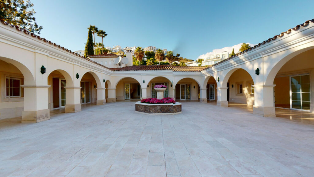 Detached Villa Los Arqueros Málaga - image 42