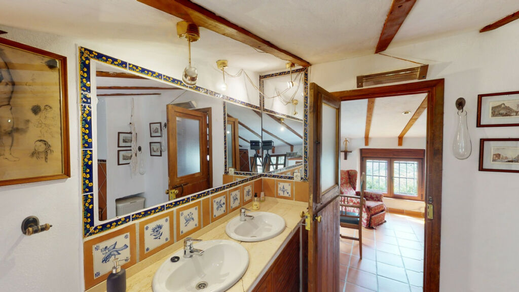 Detached Villa Sayalonga Málaga - image 46