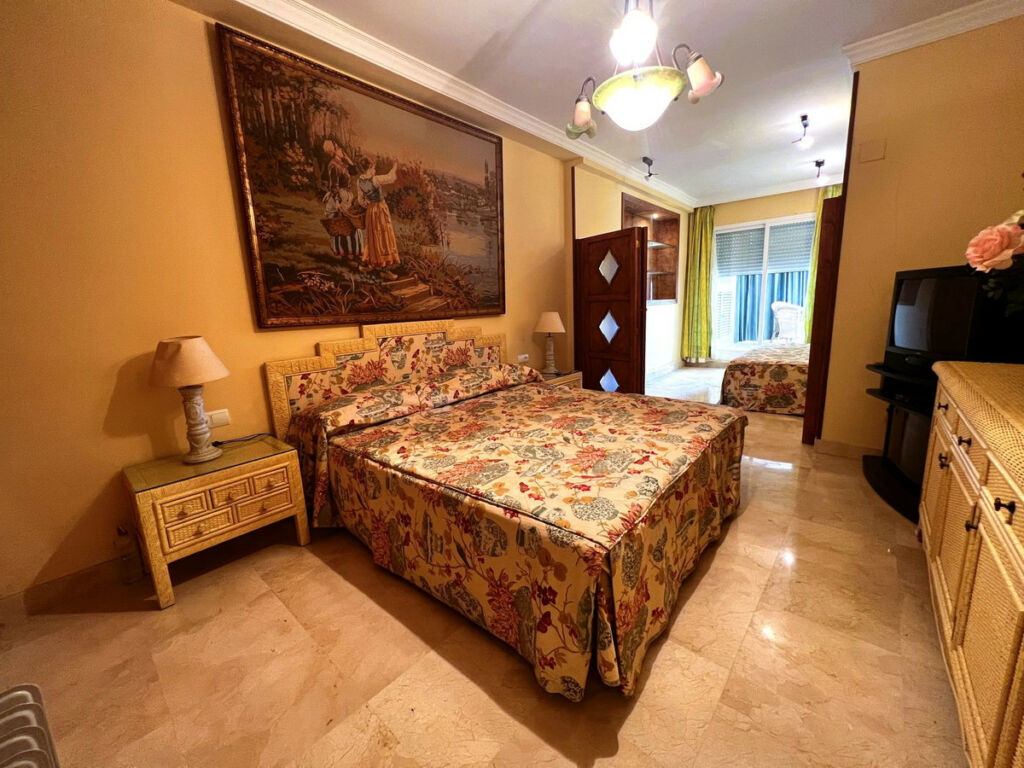Middle Floor Apartment Puerto Banús Málaga - image 48