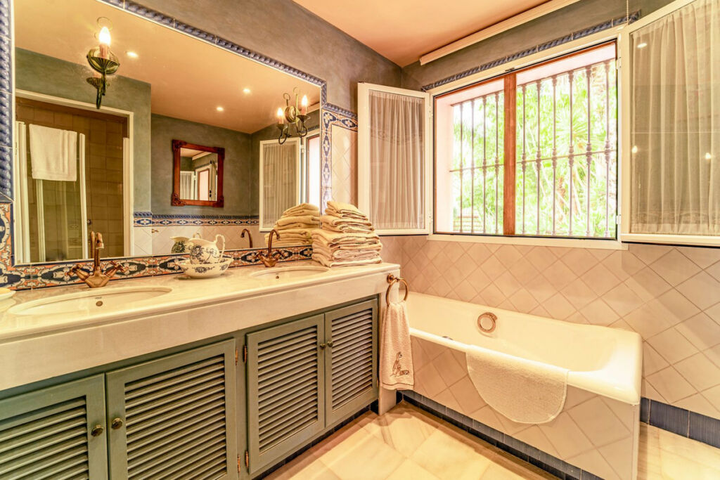 Detached Villa Benahavís Málaga - image 48