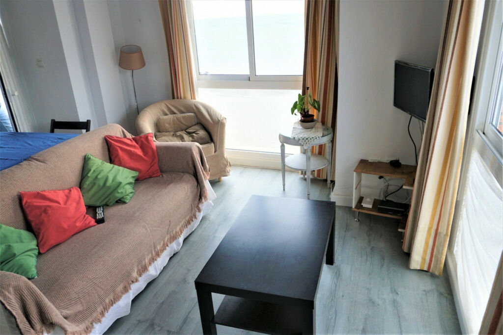 Middle Floor Apartment Caleta de Vélez Málaga - image 5