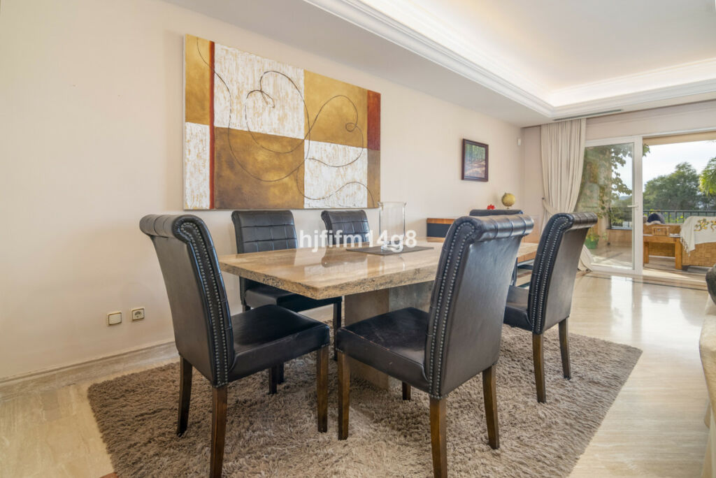 Middle Floor Apartment The Golden Mile Málaga - image 5
