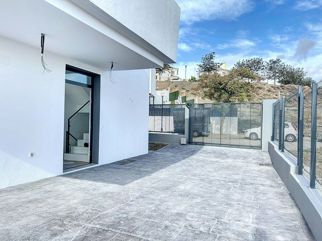 Detached Villa Torre del Mar Málaga - image 5