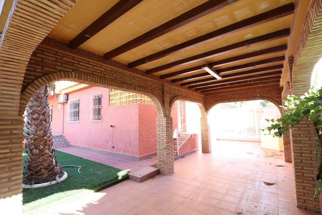 Detached Villa Cabo Roig Alicante - image 5