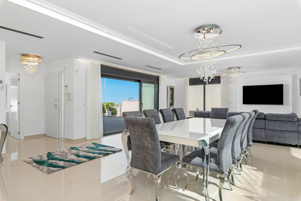 Detached Villa San Miguel de Salinas Alicante - image 5
