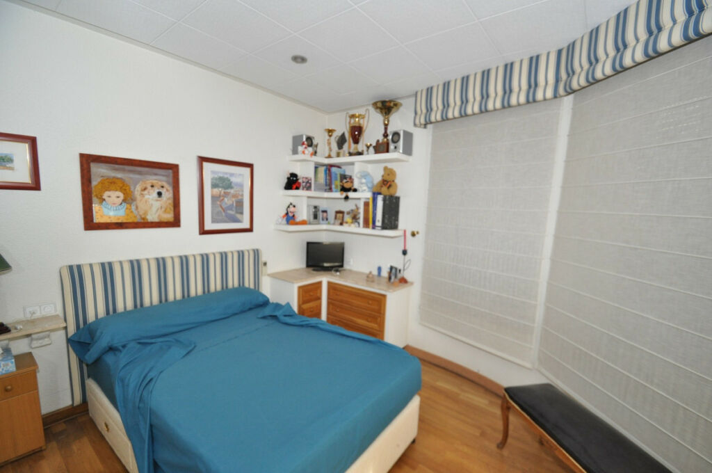 Townhouse Petrer Alicante - image 5