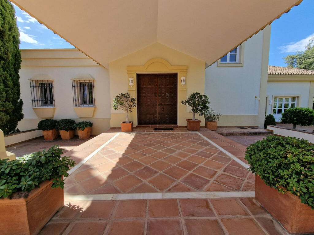 Detached Villa Calahonda Málaga - image 5