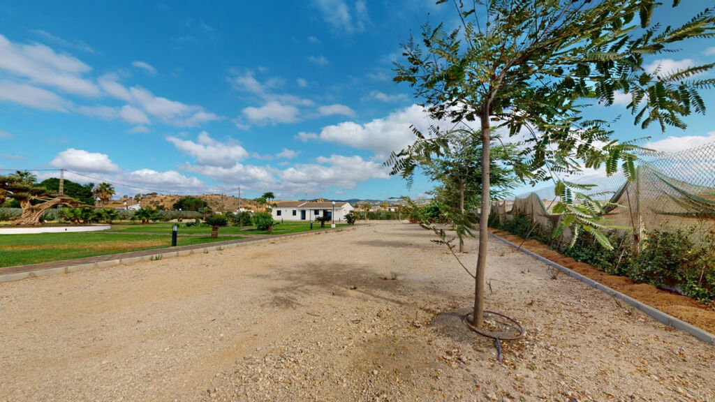 Detached Villa Almayate Málaga - image 5