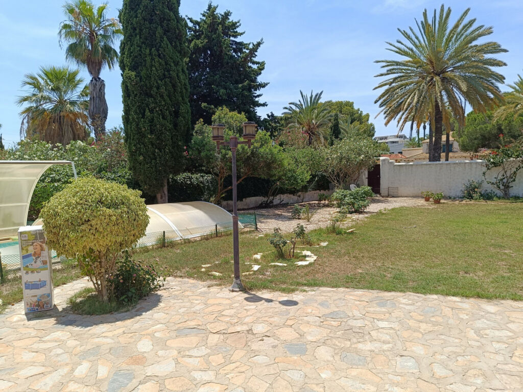 Detached Villa Cabo Roig Alicante - image 5