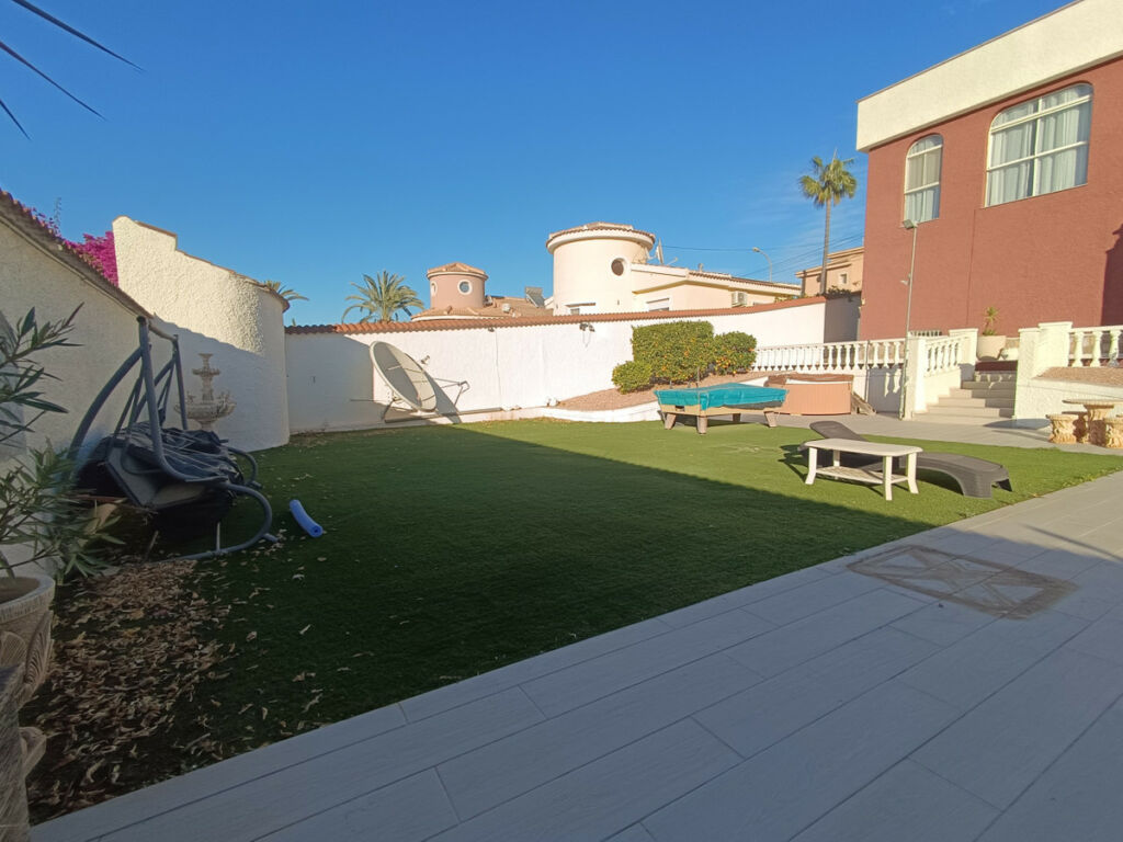Detached Villa Ciudad Quesada Alicante - image 5