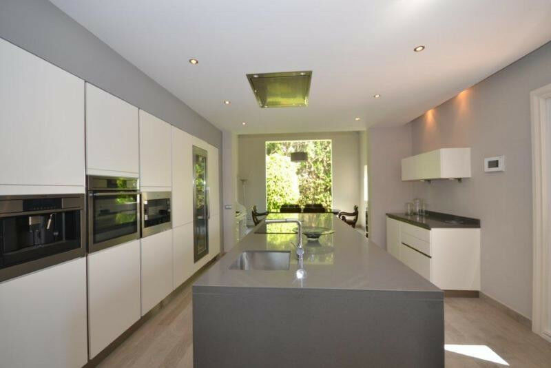 Detached Villa Guadalmina Baja Málaga - image 5