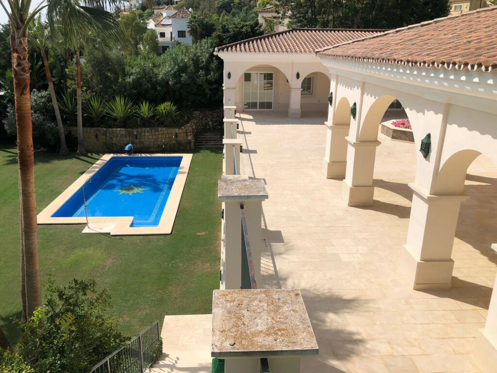 Detached Villa Los Arqueros Málaga - image 5