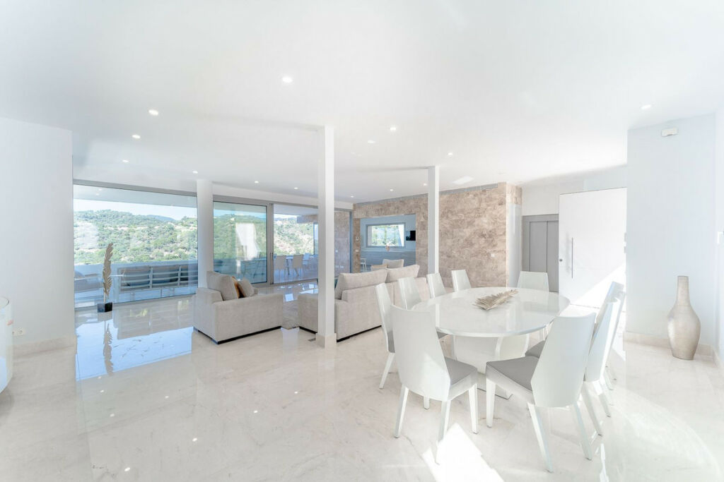 Detached Villa Los Arqueros Málaga - image 5