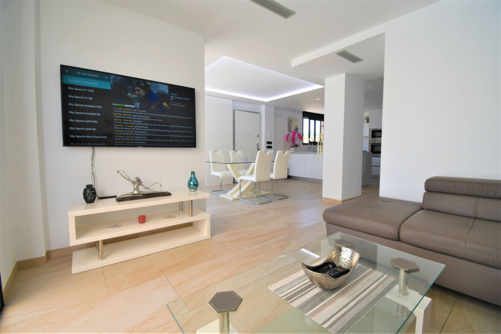 Detached Villa Villamartin Alicante - image 5