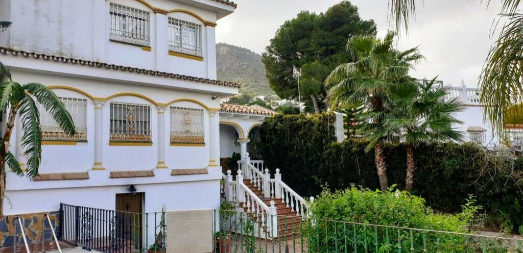 Detached Villa Alhaurín de la Torre Málaga - image 5