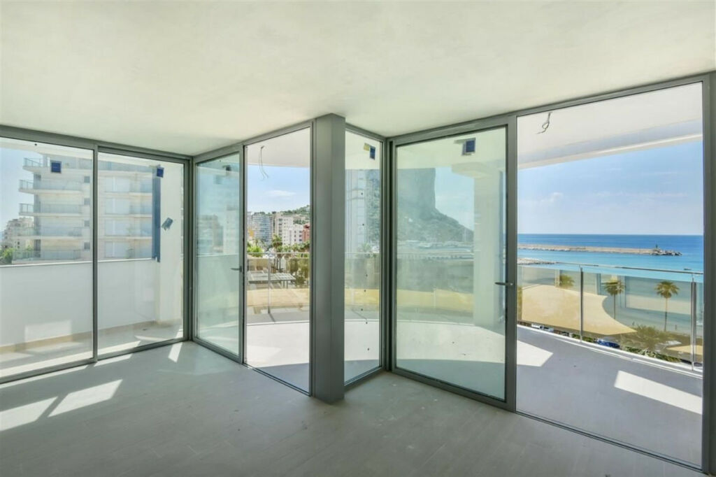 Middle Floor Apartment Calpe Alicante - image 5