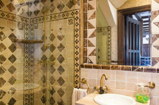Detached Villa Estepona Málaga - image 5