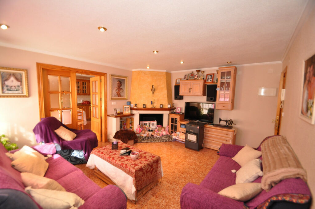 Townhouse Pinoso Alicante - image 5