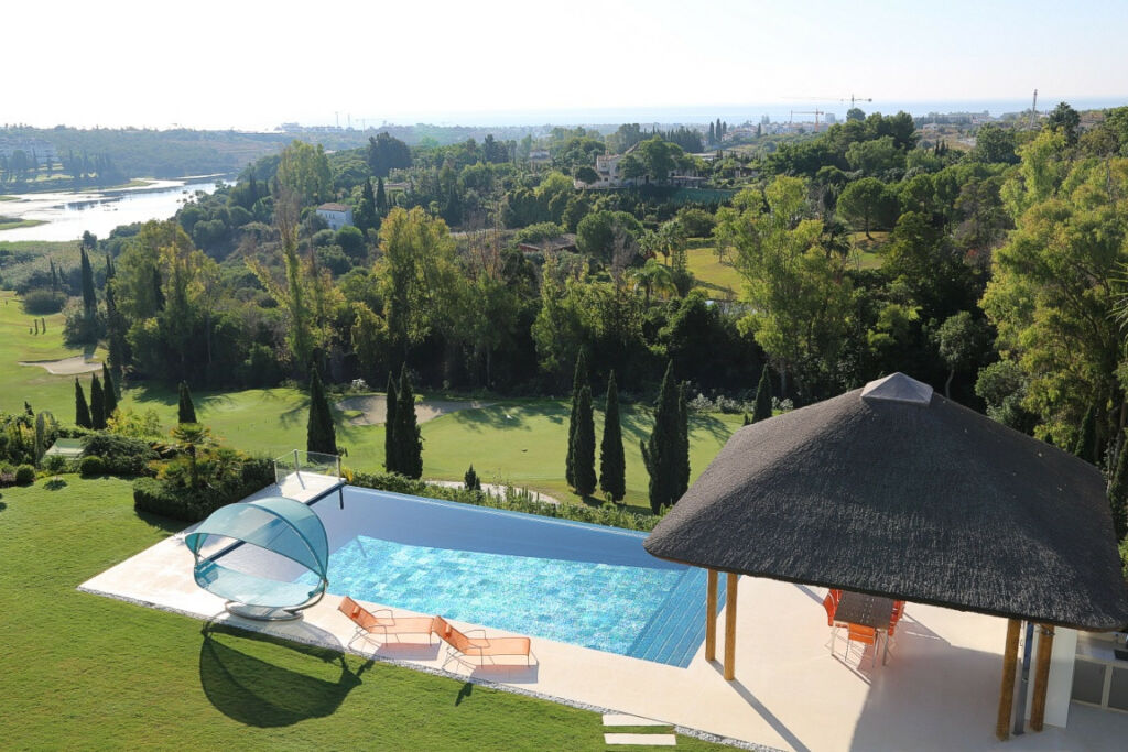 Detached Villa Los Flamingos Málaga - image 5