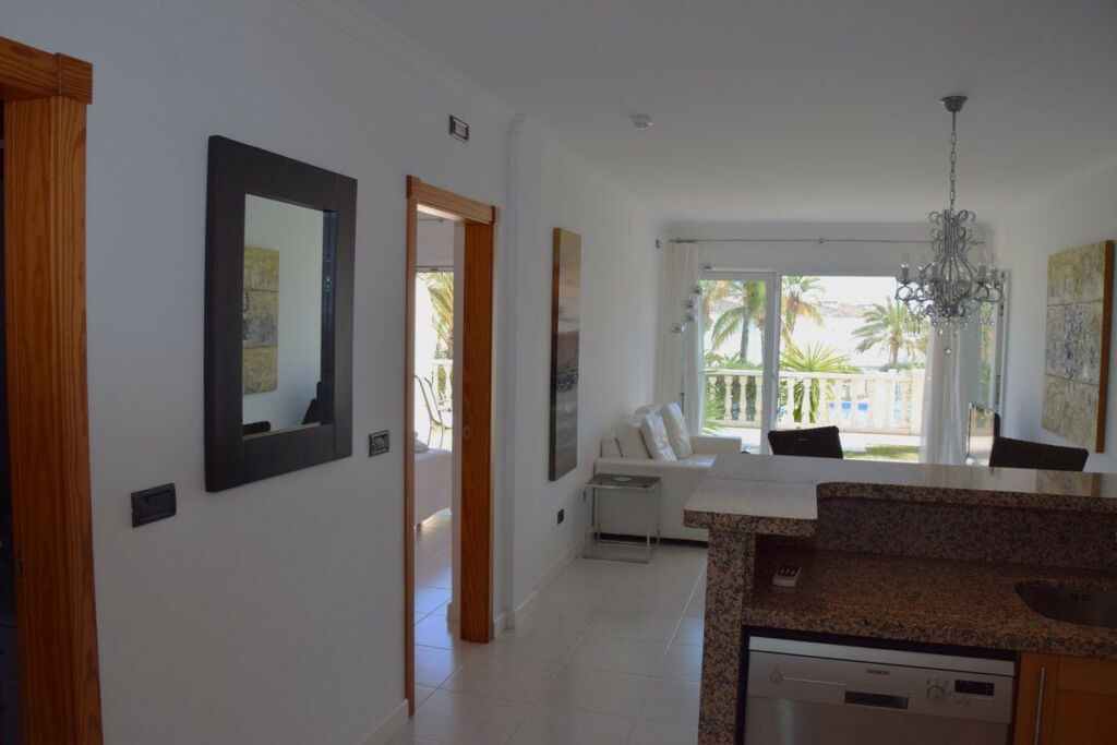 Middle Floor Apartment La Fustera Alicante - image 5