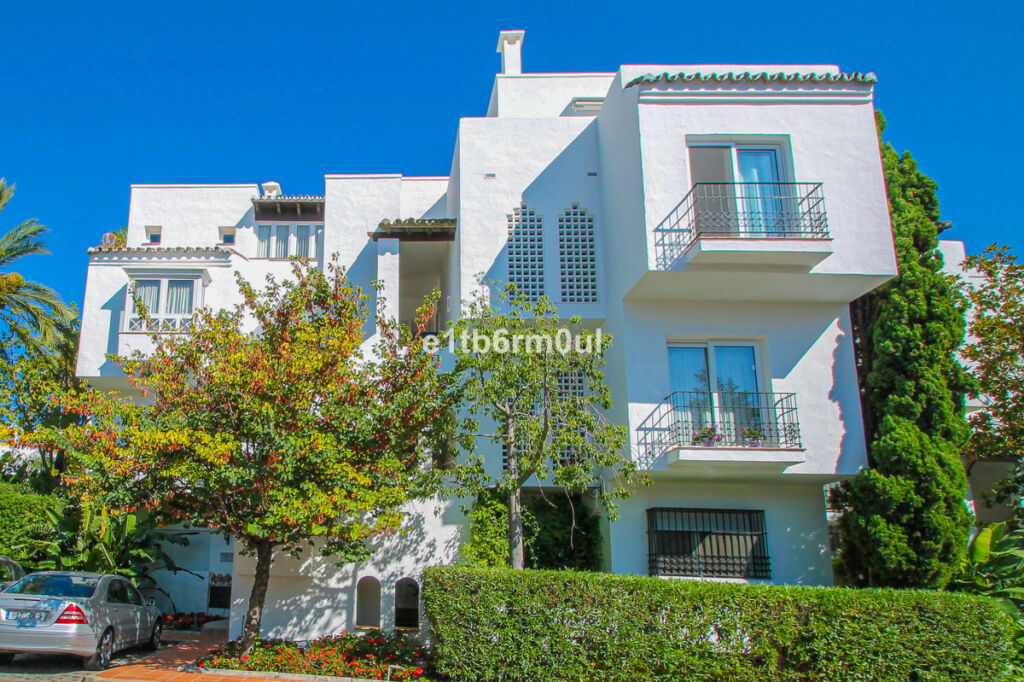 Ground Floor Apartment The Golden Mile Málaga - image 5