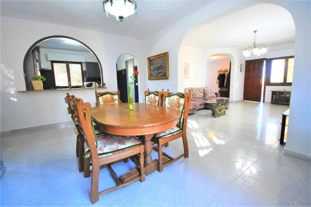 Detached Villa Villamartin Alicante - image 5