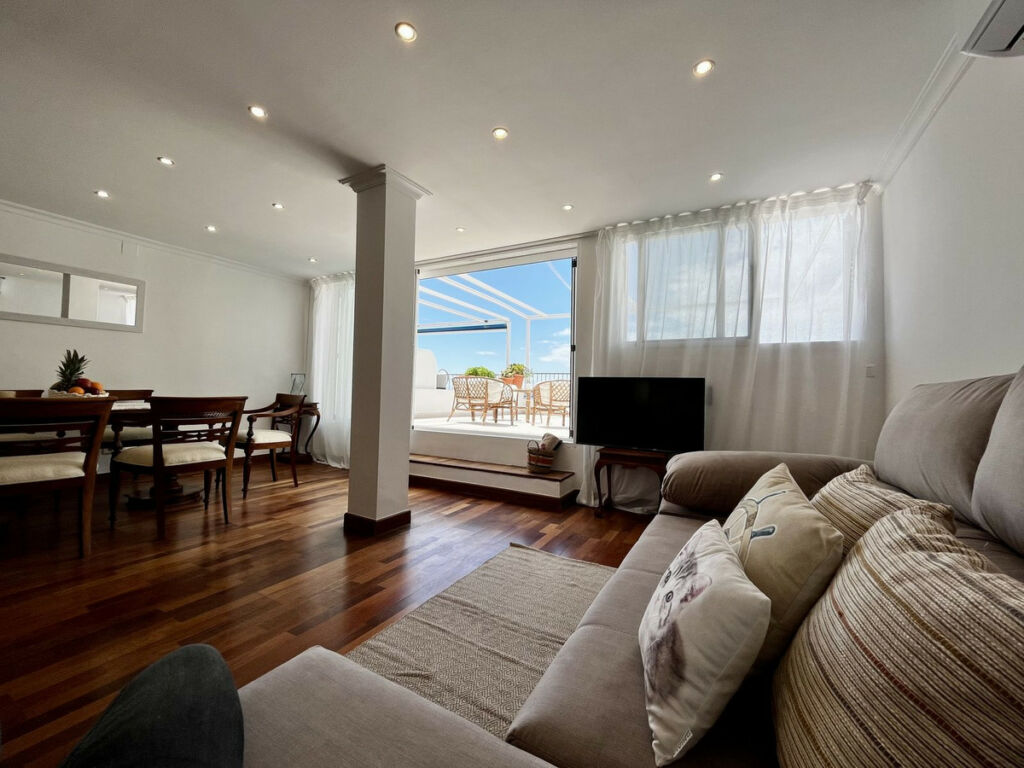 Middle Floor Apartment Benalmadena Málaga - image 5