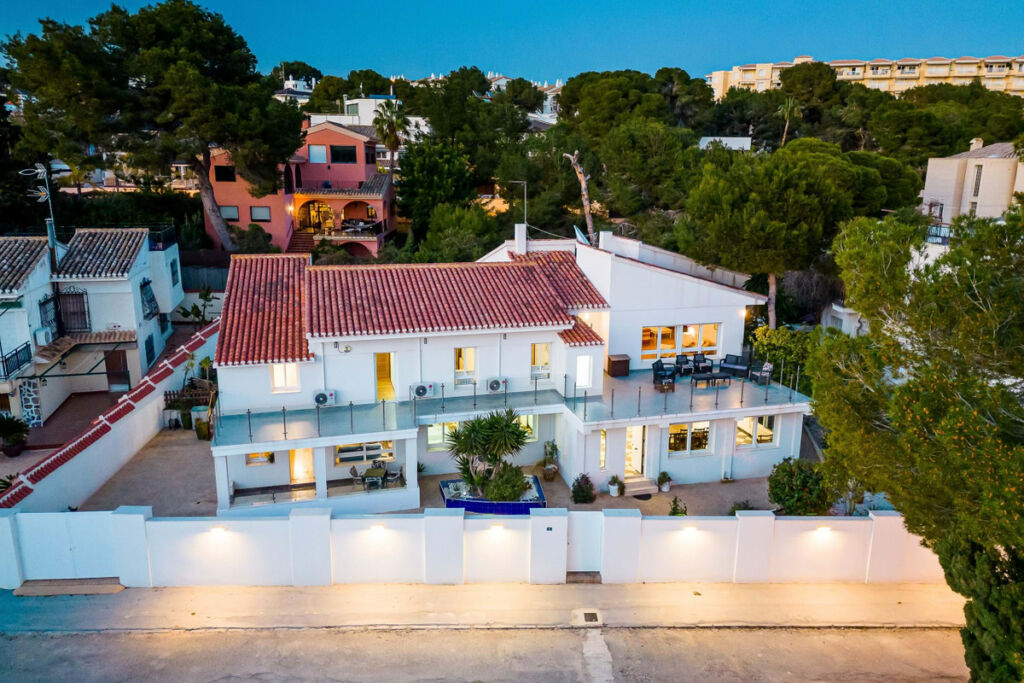 Detached Villa Dehesa de Campoamor Alicante - image 5