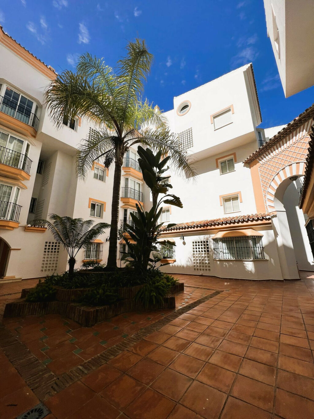 Middle Floor Apartment Puerto Banús Málaga - image 52