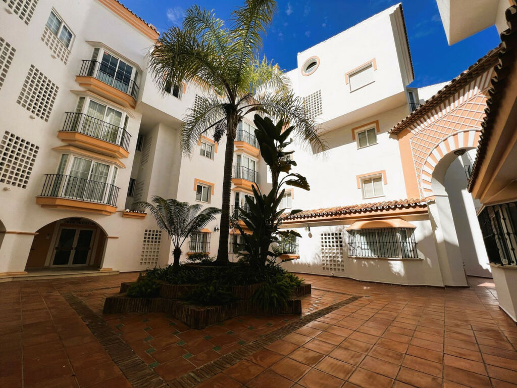 Middle Floor Apartment Puerto Banús Málaga - image 53