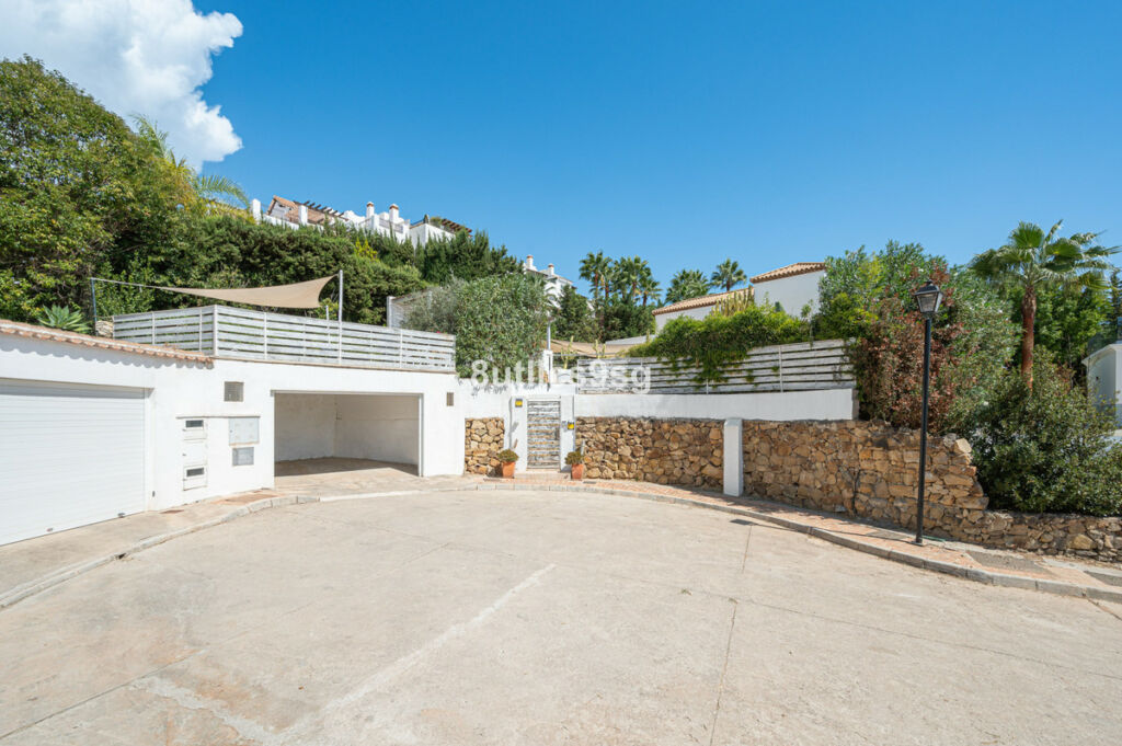 Detached Villa Nueva Andalucía Málaga - image 54